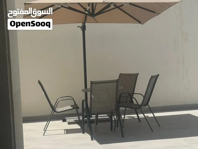 مظليه 2.5 ب 2.5 تقيله مع القواعد رخام