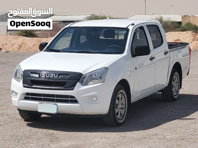 ايسوزو D-ماكس موديل 2021 لون ابيض للبيع