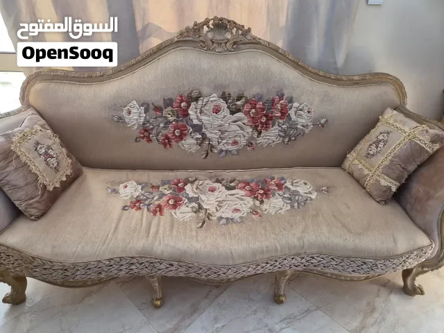 صالون كلاسيك فخم جداً - حالة ممتازة- قماش قطيفة وتطريز