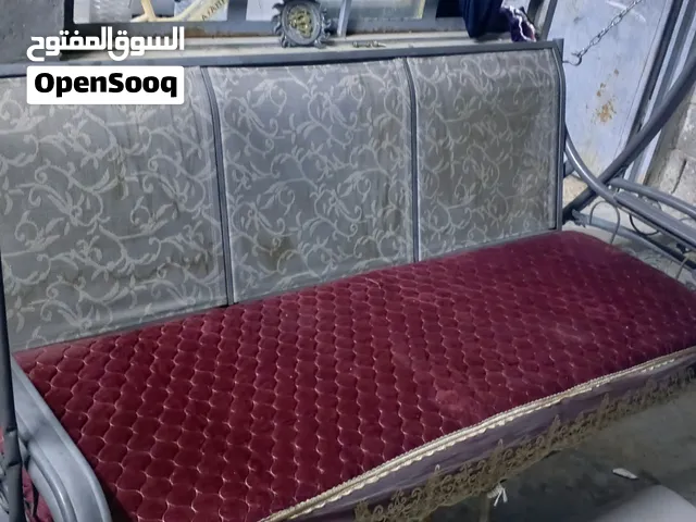 مرجوحة نظيفة وكاملة