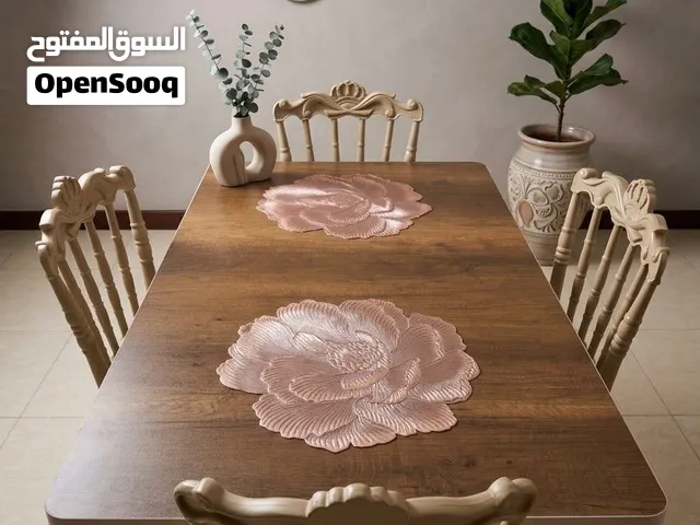 طاولة طعام خشبية مع 4 كراسي