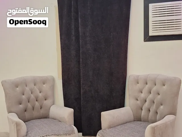 كراسي كابيتونيه كبيرة فخم ب100 ريال فقط بيع مستعجل!!!
