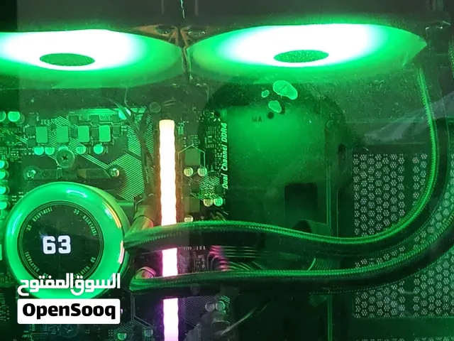 مبرد مائي فيه شاشه تظهر درجة الحرارة  موجوده قاعدة AMD فقط  240 mm مروحتين   1ST PLAYER شركة