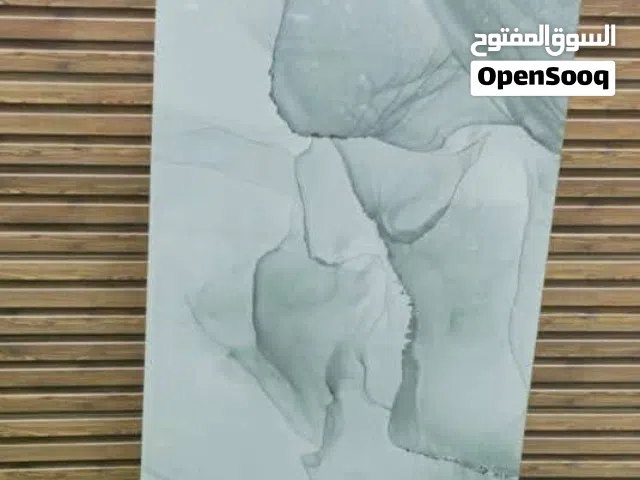 فن الأرضيات: دليلك الكامل لأفخم أنواع البلاط والبورسلان هل تبحث عن اللمسة الأخيرة التي تحوّل منزلك