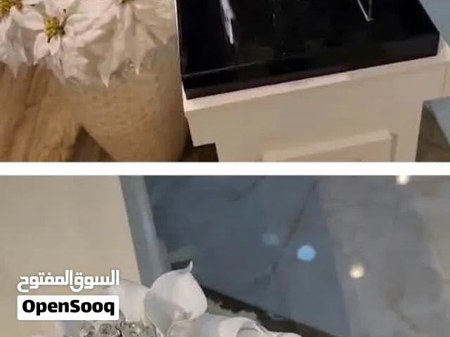 باقة ورد صناعي فخمة مع قاعدة ديكور