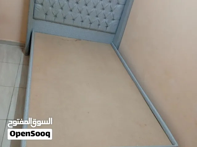 سرير نوم مودرن بحاله ممتازه 120*200