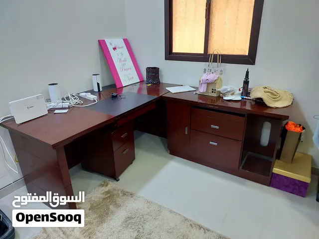 للبيع طاولة مكتب مستخدمة used desk for sale