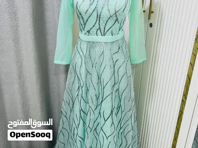 فستان سهرة أنيق مناسب للحفلات والاعراس