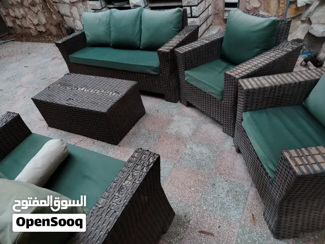 طقم راتان تفصيل 7 مقاعد مع طاوله الخشب نظيف وثقيل  الفرش ضد المي