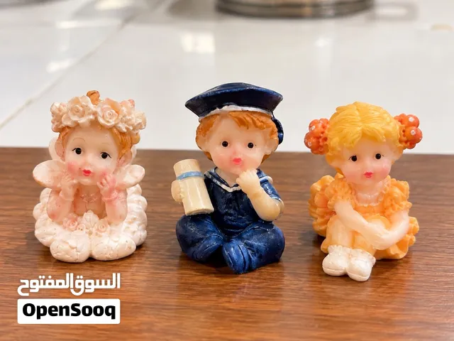 مجسمات أطفال صغيرة