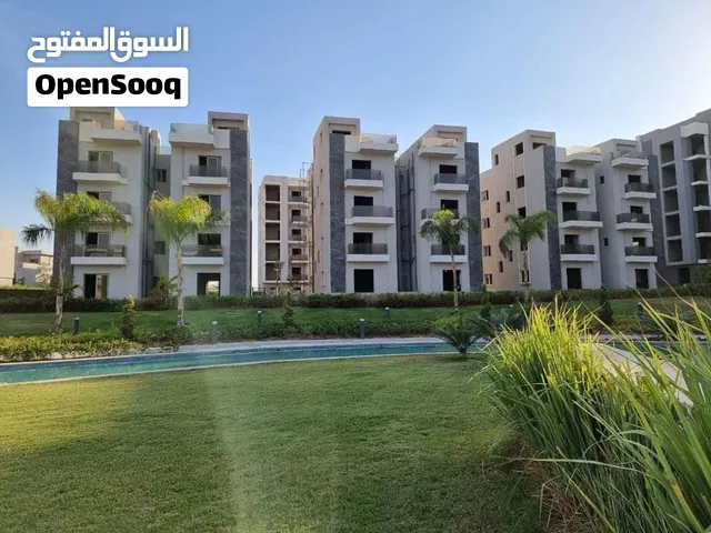شقه في كمبوند كامل بالخدمات