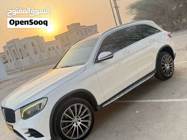 مرسيدس Glc300 وارد لؤلؤي وداخل جلد بيج استخدام خفيف نسائي