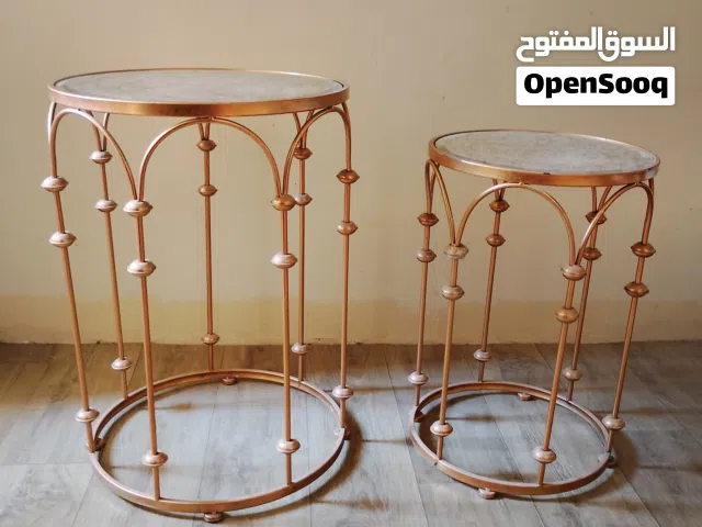 طقم طاولات جانبية دائرية باللون النحاسي