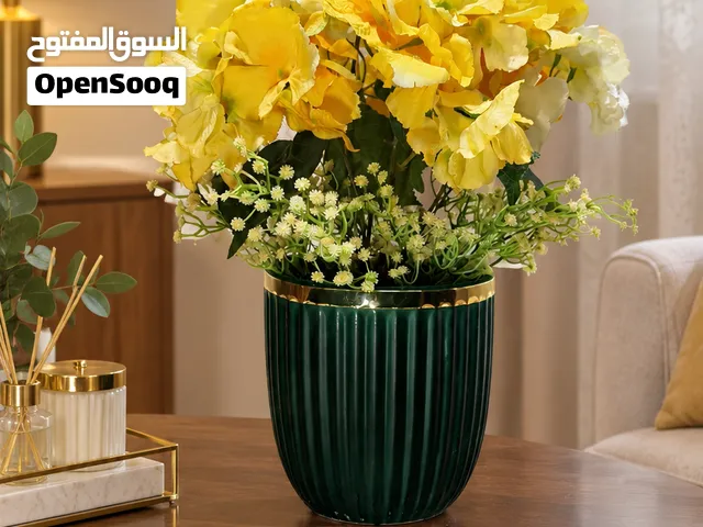 فازه فرفوري باللون الاخضر مع وردالجربره الاصفر تنسيقي وشغلي