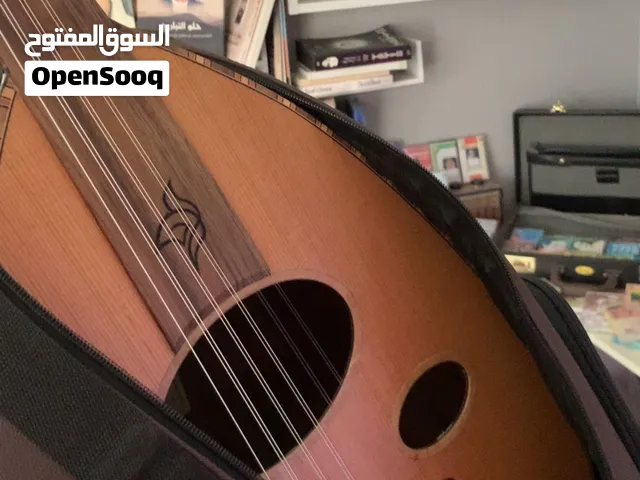 عود زرياب عراقي احترافي فرس متحرك ضمان 5 سنين عند زرياب عود نظيف جداً مع ريش و شنطة مبطنه جلد