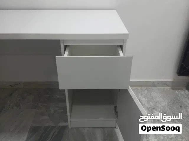 مكتب لدراسه