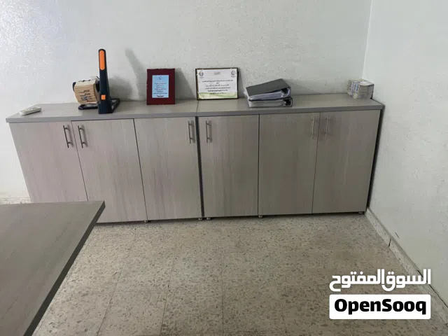 أثاث مكتب هندسي متكامل وشبه جديد + أجهزة حاسوب وماكينة تصوير ليزر ملونه للبيع
