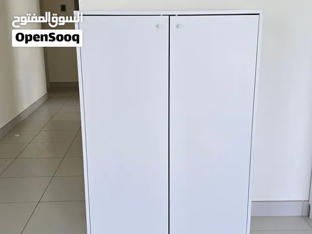 خزانة تخزين مستعملة بحالة جيدة