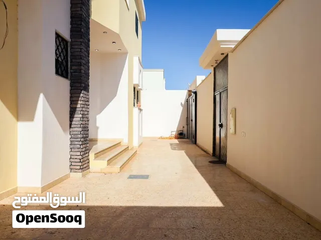 260 m2 More than 6 bedrooms Villa for Rent in Benghazi Al-Rahba