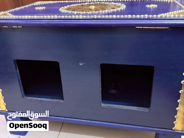 صندوق خشبي ازرق مستعمل