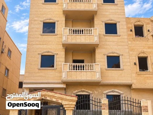 عماره للبيع في لوكيشن مميز بسعر لقطه - أكتوبر