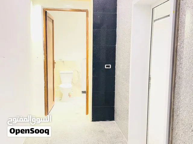 مكتب رقم A10 (مدخل خاص +حمام+صاله كبيره +منور