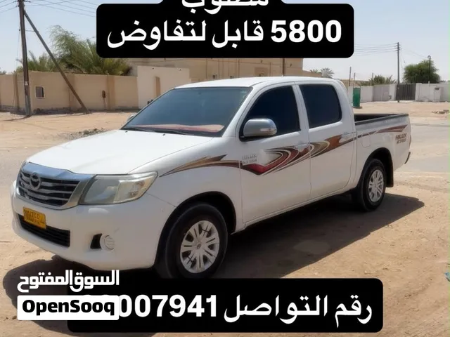تويوتا هيلوكس 2015 بيك اب خليجي مرخص بحالة جيدة مع مصابيح زينون وداخل خمري