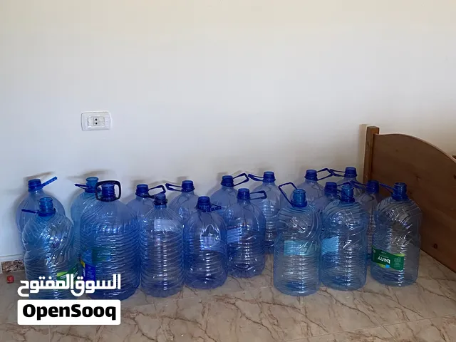 عبوات وقناني بلاستيك فارغة (10 و12 و17 لتر) نظيفة جداً للبيع جملة - مرج الحمام