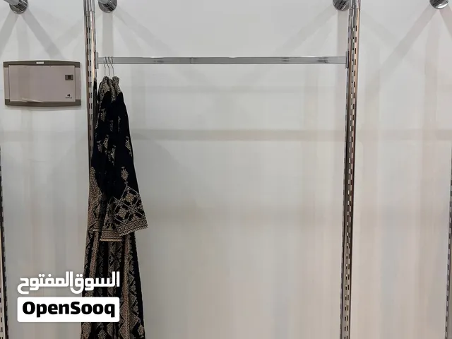 ستندات وعلاقات للبيع نظيف جداً