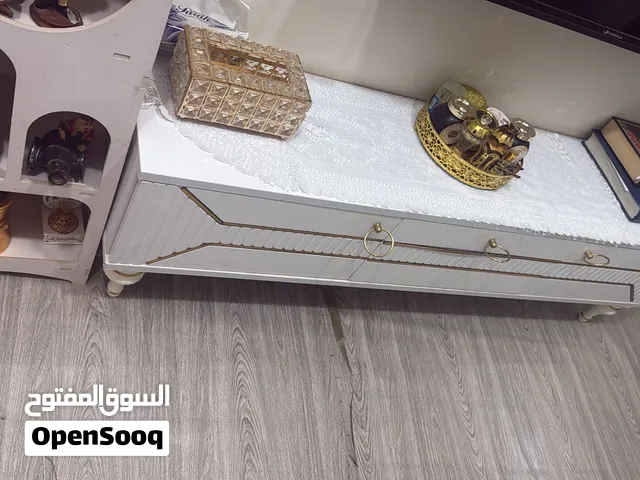 ميز تلفزيون
