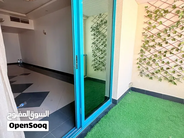 عقد عزاب صريح بدون أي رسوم إدارية 3 غرف وصالة بمساحة كبيرة في المجاز 3 بلكونتان