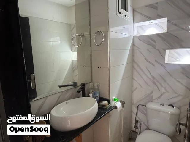شقة هادئة و جميلة للكراء اليومي بالنسبة للعائلات و الأزواج فقط.المقع سلا تجزئة سعيد حجي.