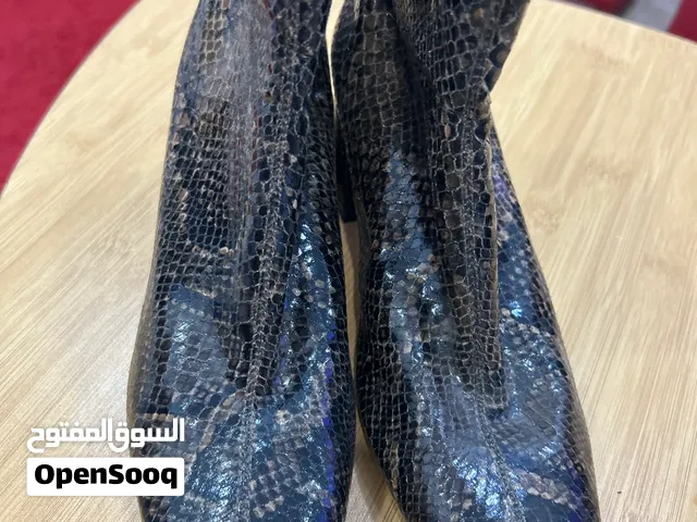 Brown boots from Zara