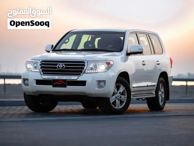 TOYOTA Land Cruiser GXR 2015 White V8 Low Mileage Bahrain Spec