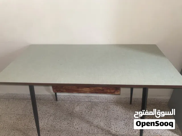 طاولة فينتج