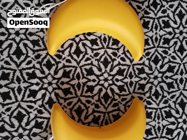 أضواء ايكيا تعلق على الحائط شكل هلال لون اصفر مستعمل للبيع بحالة جيدة عدد 2