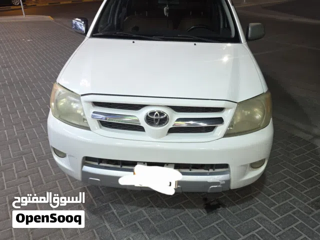 toyota hilux  modal 2008 passing and insurance 31/7/2027 everything is good