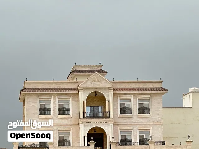 للبيع بيت فى عوقد مربع ج