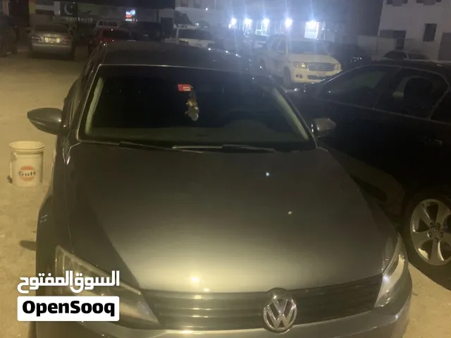 فولكس فاجن جيتا سبورت 2014 volx wagen jeta sport  نظيفة ولا خدش تب نظافة للبيع المستعجل 6000 درهم