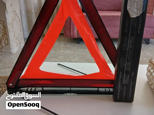 عواكس تحذيريه اصليه عدد اربع عواكس وحده منهن اصليه فورد فيوجن