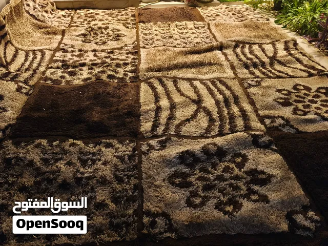 للبيع: زولية / موكيت تركي فاخر بمواصفات ممتازة ونظافة عالية جداً، جاهزة للاستخدام الفوري.