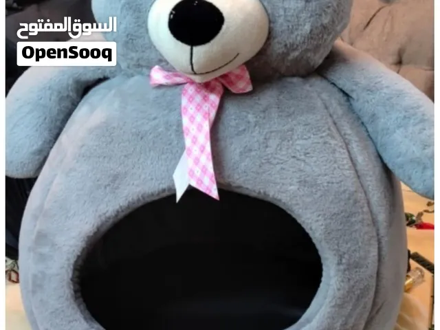 سرير مغلق للحيوانات الأليفة (القطط والكلاب الصغيرة) بتصميم على شكل دبدوب فرو ناعم.