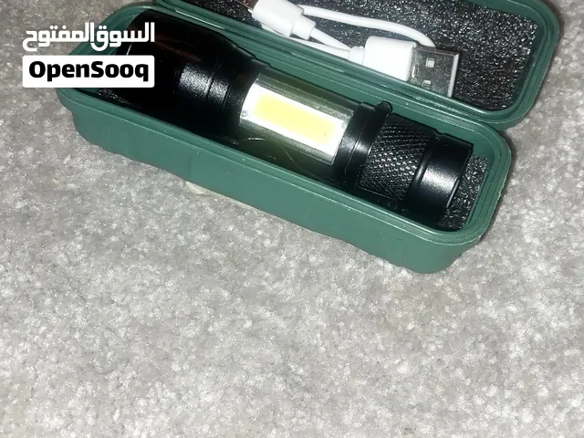 مصباح يدوي صغير وسهل الاستخدام