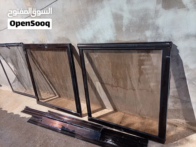 شباك المنيوم نضيف استعمال بسيط للبيع لون اسود