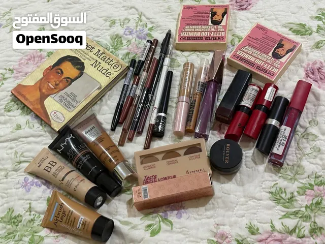 تميزي بميكب جميل جداً وبسعر مناسب يبدا من 5 ريال بوصلك لين البيت