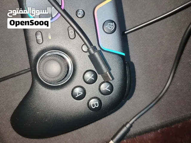 يد تحكم easysmx x05pro  استعمال خفيف اليد رهيبة رهيبة فقط ب 30 دينار قابل للتفاوض easySMX X05Pro Con