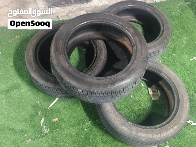 4 إطارات مستعملة شي بسيط 215/55R17 موديل 1824 و شهر 8