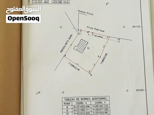 الأرض للبيع فيها دار الملكية للبيع في طريق السبت قريبة كروازمة عند المدخل الرئيسي السجن المحلي حوزية