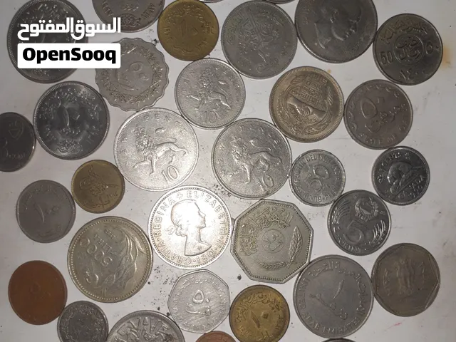 عملات مصرية واجنبية متنوعة