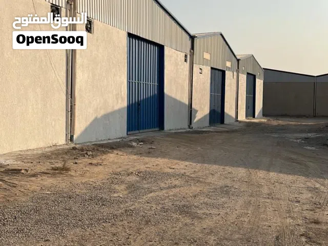 مخازن للايجار ( نظام الجملون ) مع ساحة كبيرة للايجار